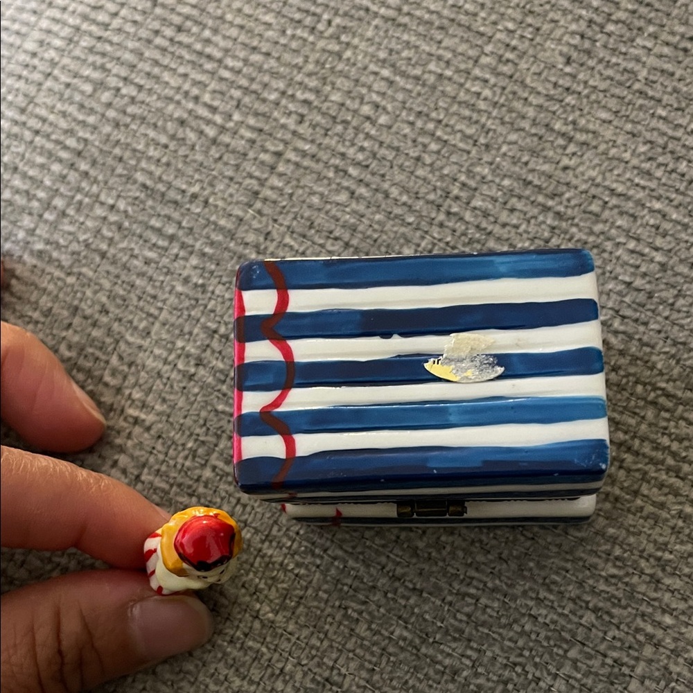 Colorful Bath House Trinket Box with Figurine - Picture 5 of 7